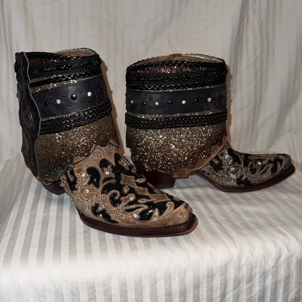 Coral Boots - Black and Gold Ankle Cowgirl Booties